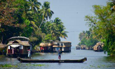 Kovalam – Alleppey – Munnar Tour 5 Night & 6 Days