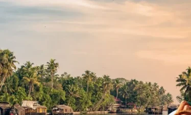 Romantic Honeymoon Getaway – 3 Nights & 4 Days (Thekkady – Alleppey)